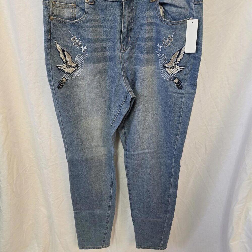 Bongo Missy Jeans Skinny 16 Embroidered‎ Jeggings Light Wash Artsy Bird (54-2)